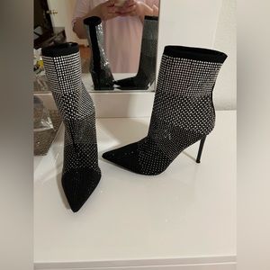 Steve Madden boots flocked leather sole size 8